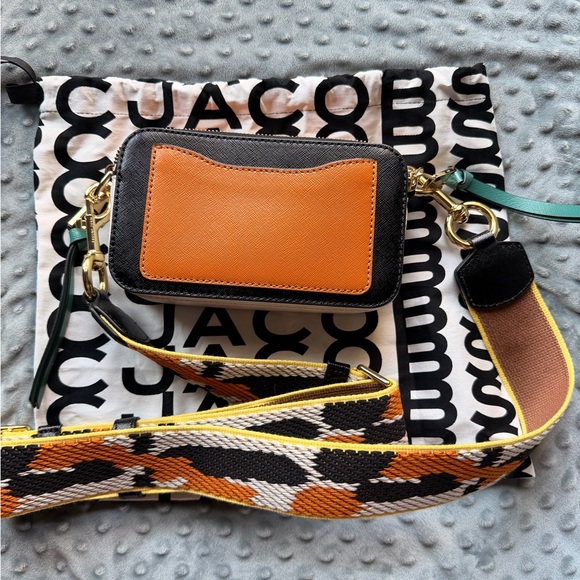 Marc Jacobs Black and Gold Crossbody Bag with Patterned Strap - Picture 2 of 5